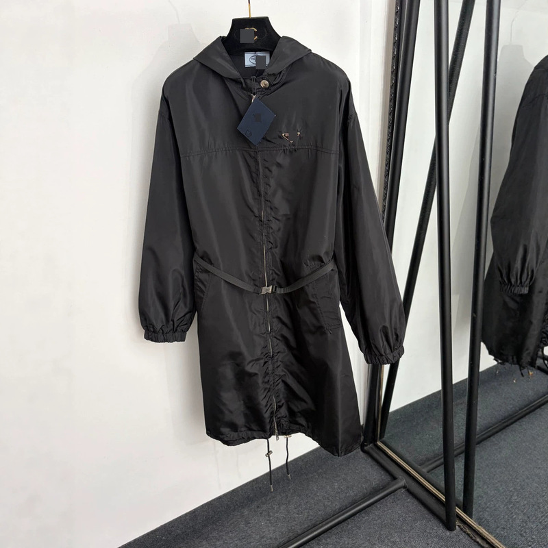 Nanyou high-end foreign trade style slim-fit women's long-sleeved hooded trench coat with metal triangle logo and belt Nanyou high-end foreign trade style slim-fit women's long-sleeved hooded trench coat with metal triangle logo and belt