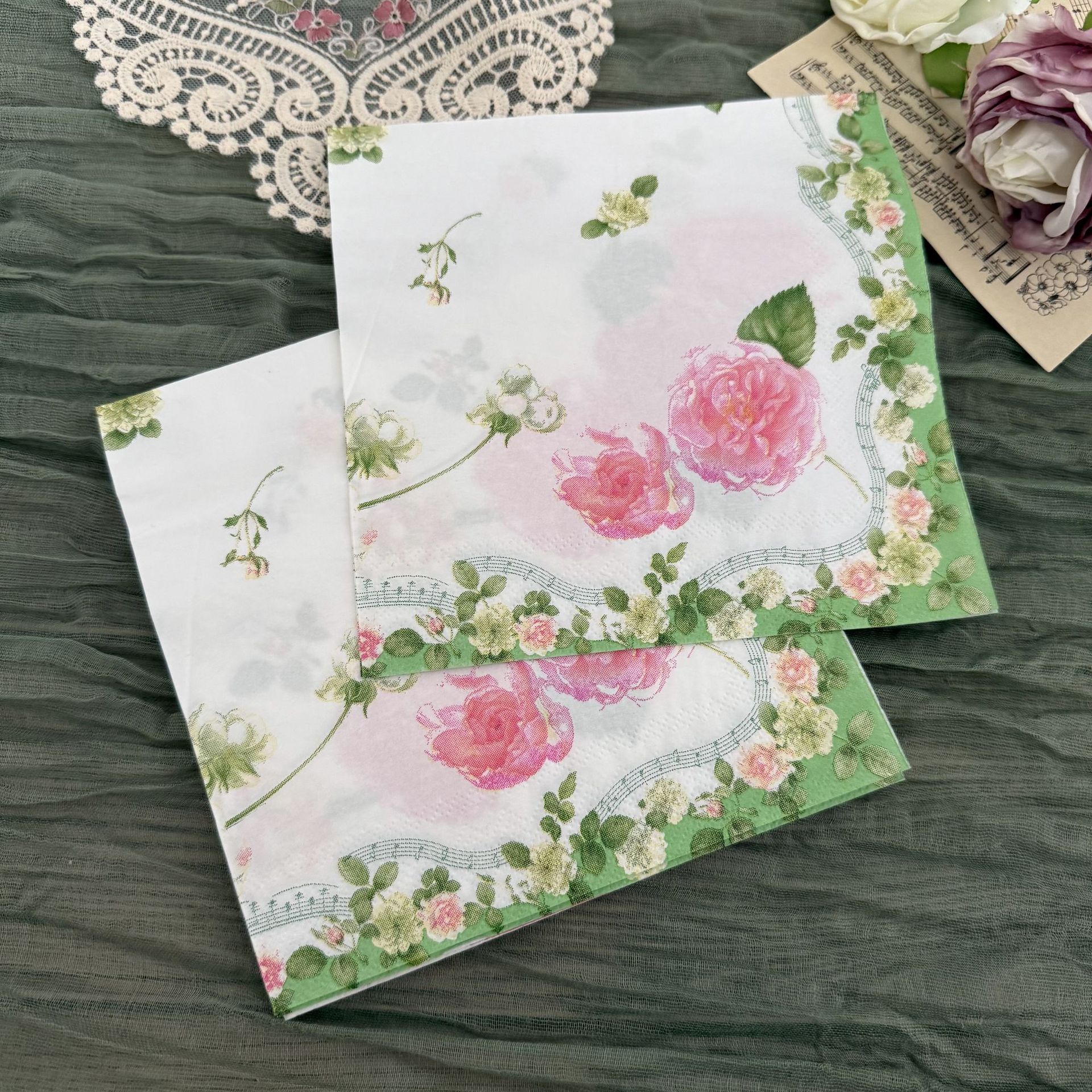 녹색 테두리 핑크 꽃