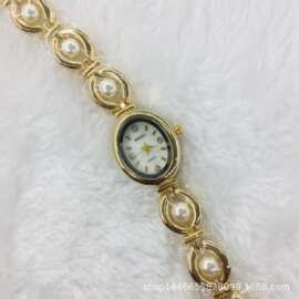 跨境新款手链表女士椭圆形钢带中古轻奢仿珍珠表气质厂家货源直销