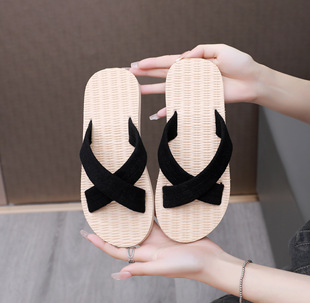�羳��ЬŮһ����Ů�����ϛ��ݼy���ļ��r���⴩�Ӽқ���ɳ��Ь
