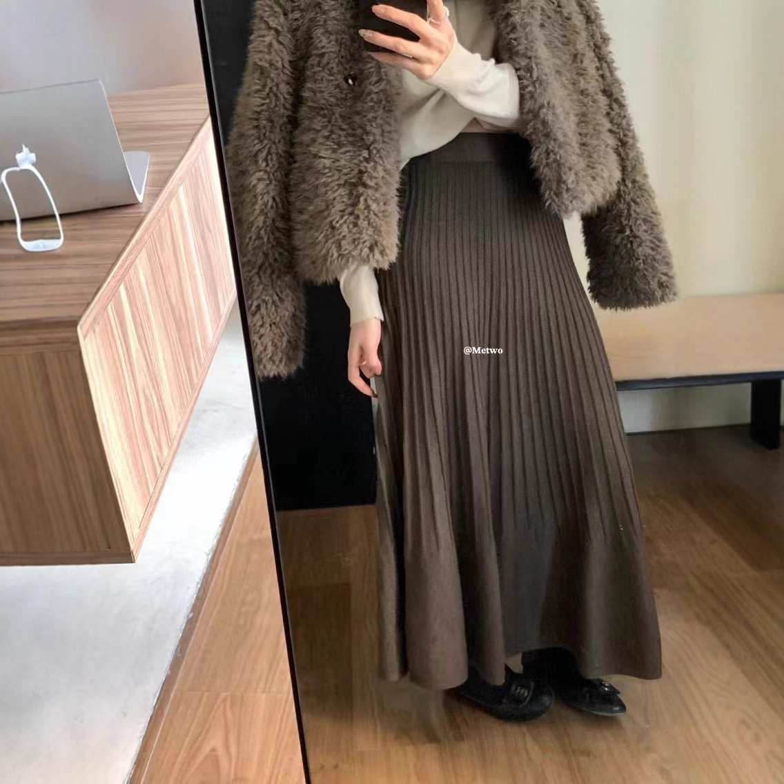 安迪绒伞裙高腰显瘦长裙子女装2025秋冬新款半身裙女白杏色黑色