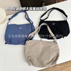 alo超轻便速干防水褶皱斜挎包购物袋腋下包通勤托特女包简约百搭