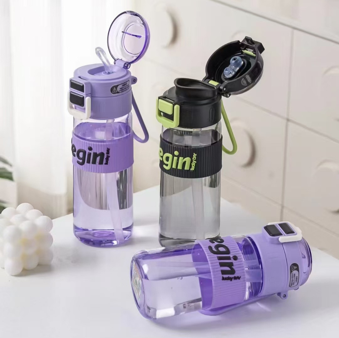 Tazas de plástico de doble bebida portátiles de estudiantes Tazas de agua resistentes a altas temperaturas Tazas de paja de bebida directa Tazas de agua deportivas de niñas