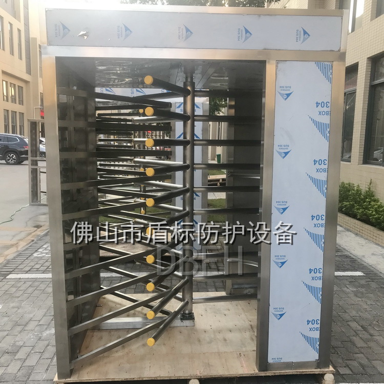 盾标防护供应东莞高铁站全封闭式旋转手动单向门栅栏杆梳齿拦挡门