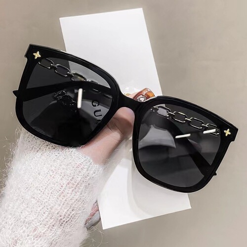 Internet celebrity sunglasses for women Korean version black square frame chain sunscreen sunglasses high-end ins street photography large frame decorative mirror