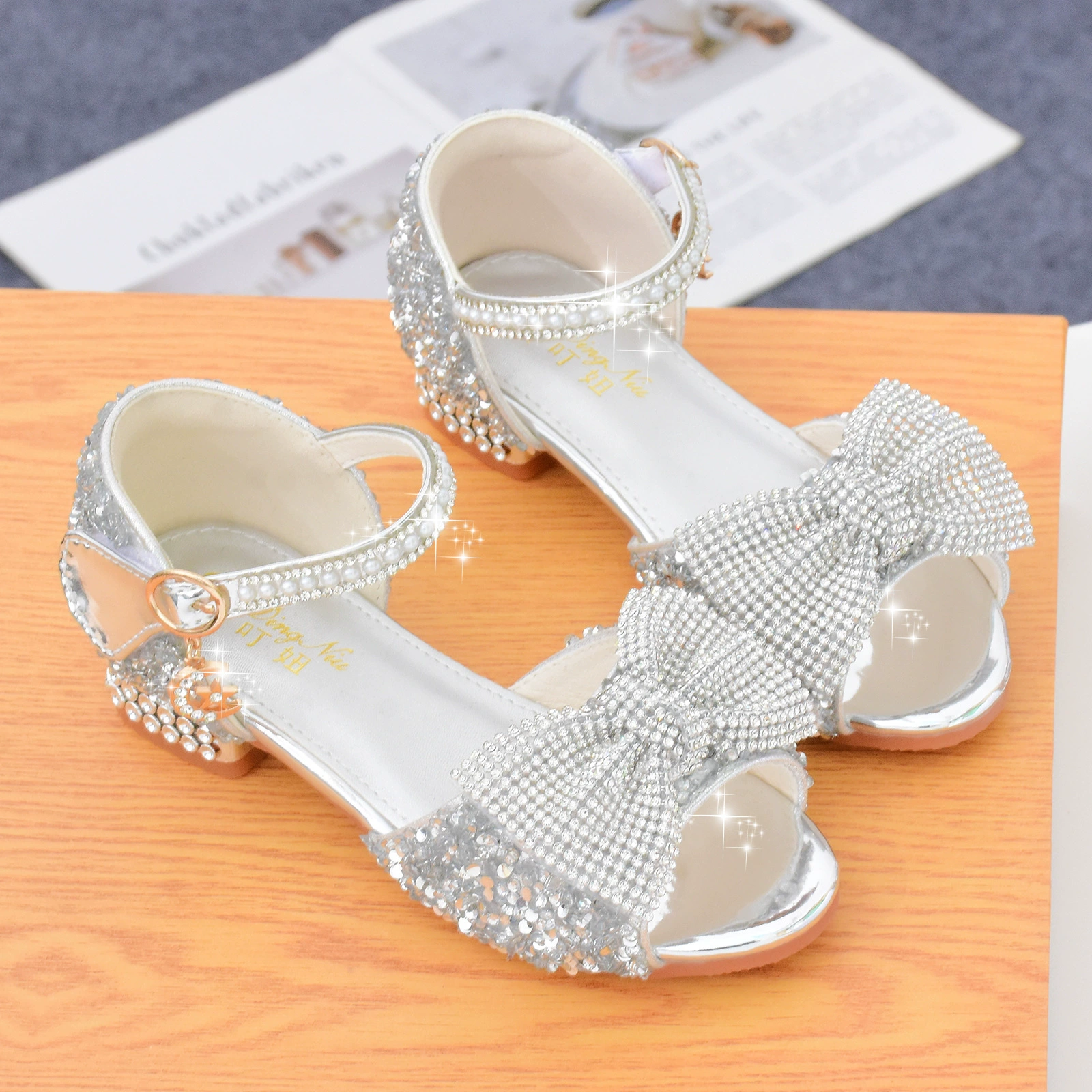 Туфли принцессы для девочек, летние туфли с бантом и кристаллами, детские сандалии на высоком каблуке для маленьких девочек, новые женские сандалии 2022 года