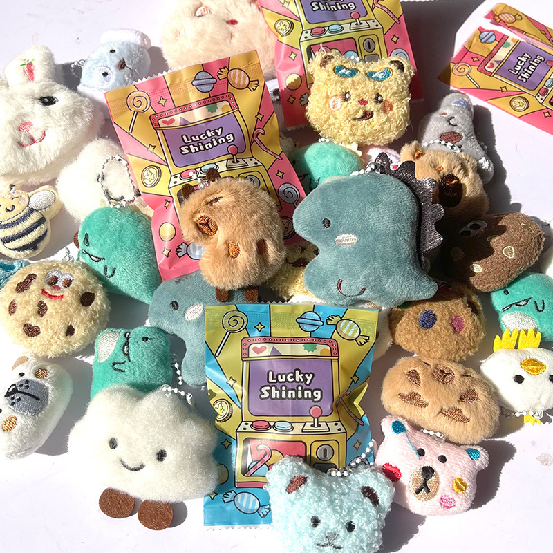 Muñecas de peluche lindas colgantes de muñecas de peluche, mochila de moda, mochila de decoración, colgantes de llaves, juguetes, bolsas ciegas al por mayor