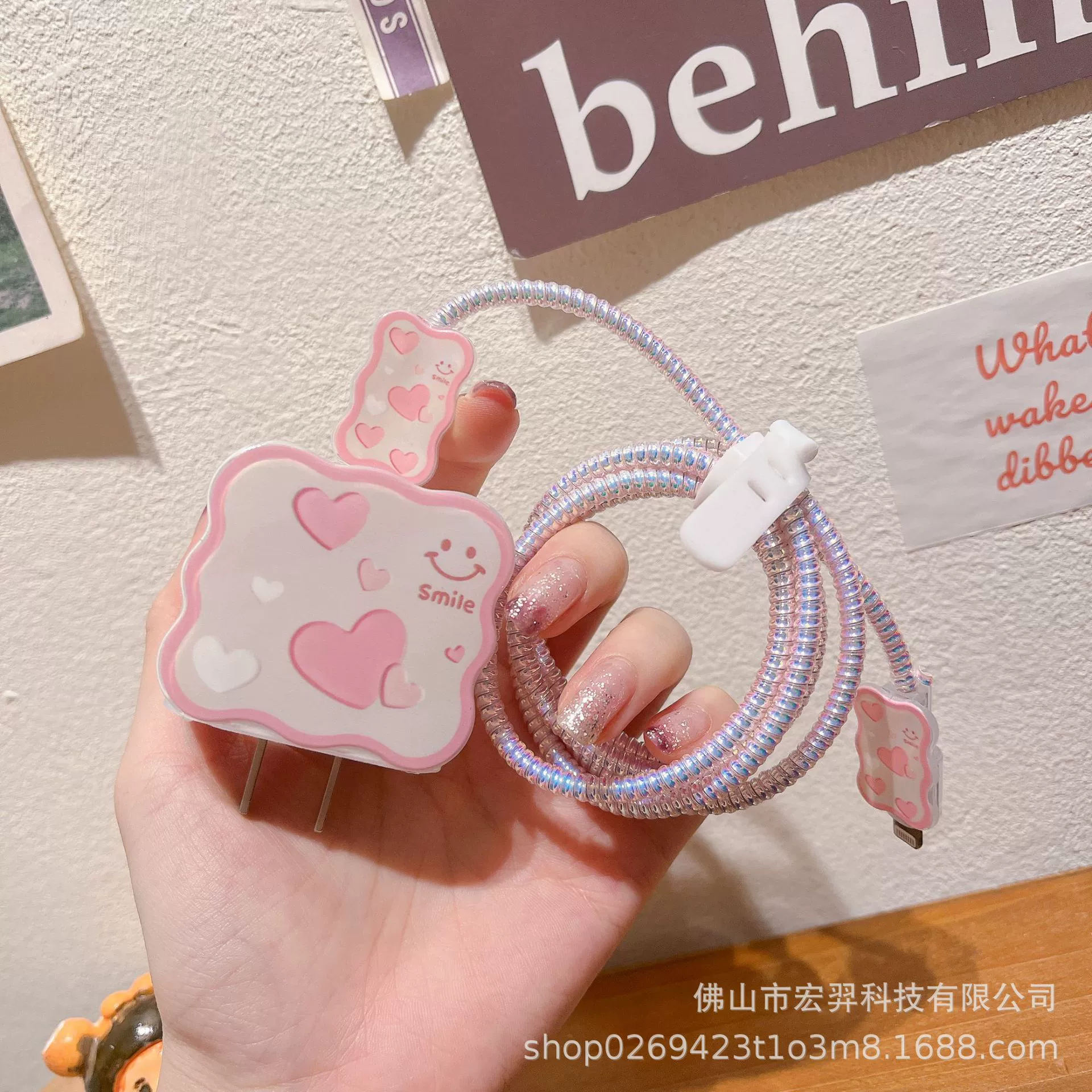 Розовый чехол с дизайном в виде сердечных волн, подходящий для зарядного устройства Apple 20W, защитный чехол для кабеля, зажим для кабеля для предотвращения повреждений.