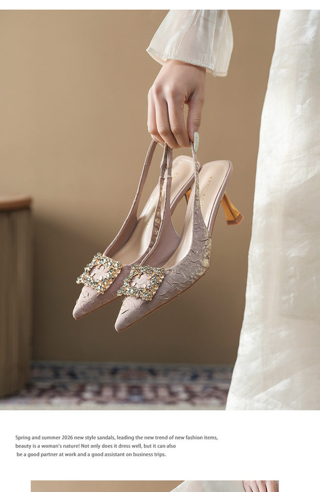 Sandal nữ bít mũi mũi nhọn gót mảnh 6–8 cm, quai ngang khóa vuông, chất liệu lụa satin xếp nếp — Màu be, Màu xanh dương, Vàng hồng, màu đen chi tiết 6