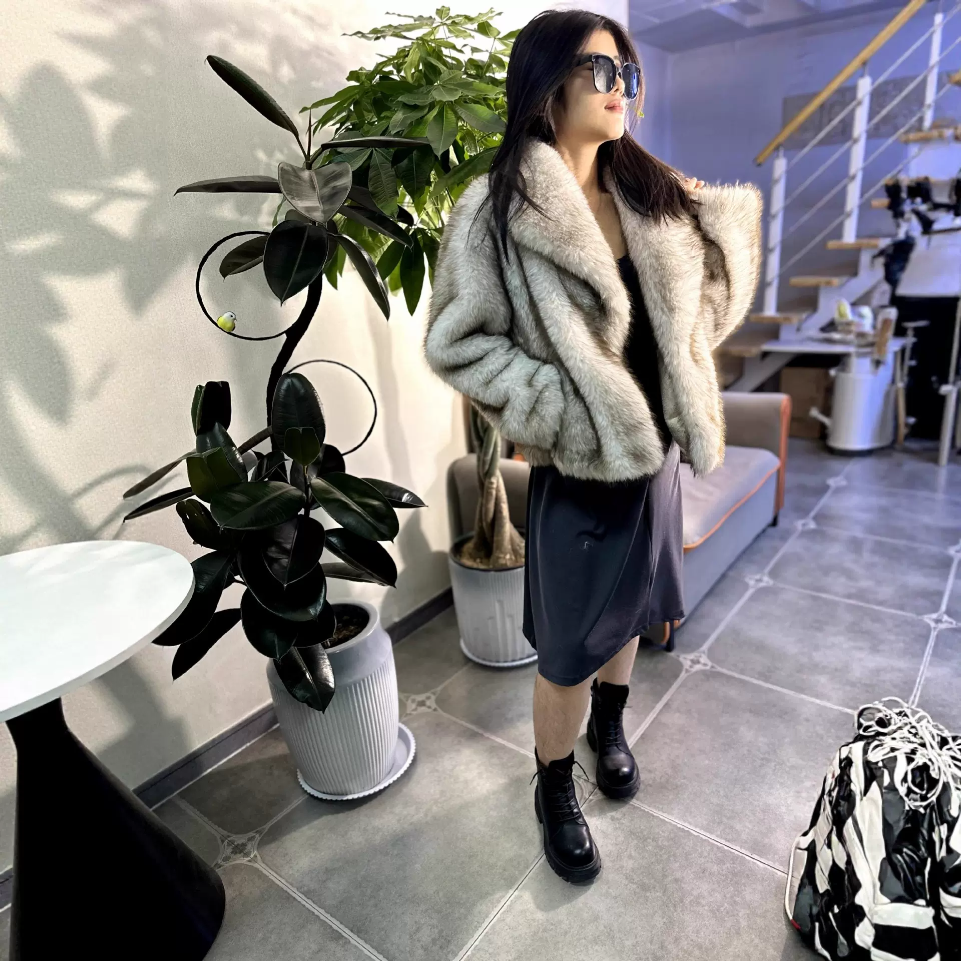工厂现货批发时尚外套女冬季女装宽松大翻领仿狐狸皮草外套