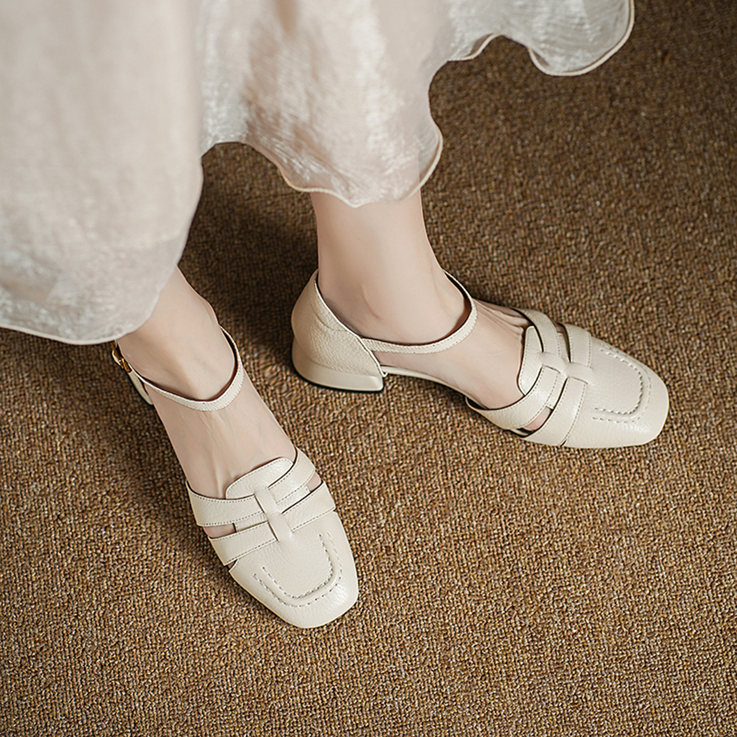 Sandal nữ da cừu mũi nhọn quai khóa gót thô 9 cm — đen