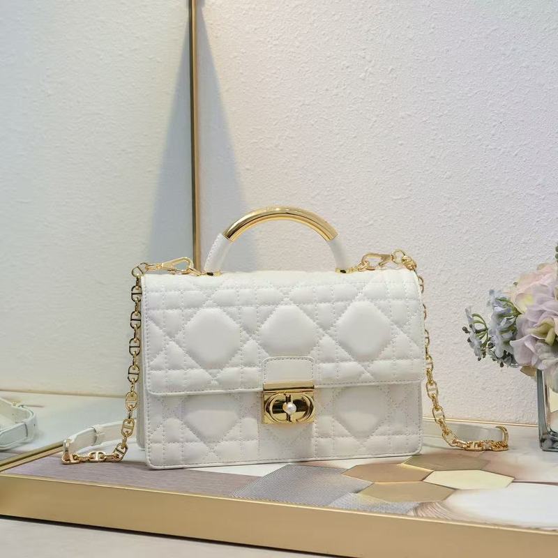 D家の女性のハンドバッグの黒色の小さい牛革の針法の古い金色のハンドルの新型のCDのバックルの藤の格の本革の女性のカバン|undefined