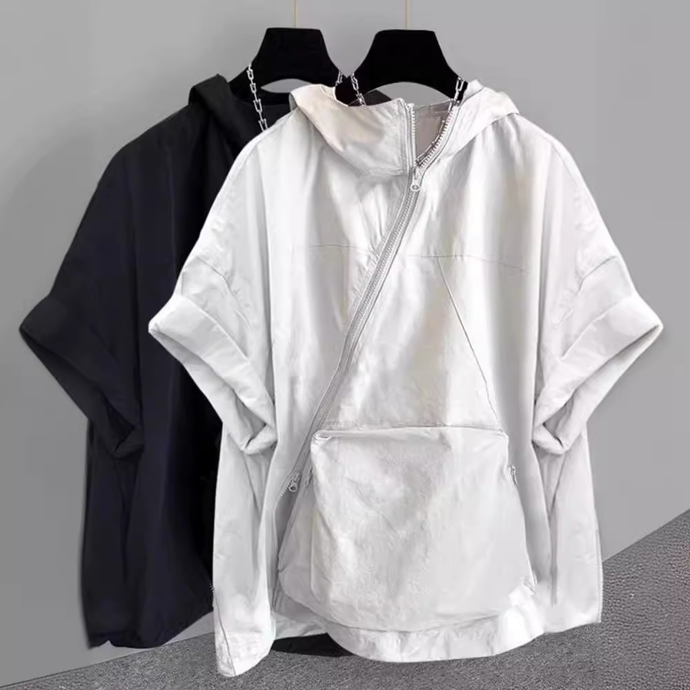 Design trend short sleeve T-shirt with zipper with hood