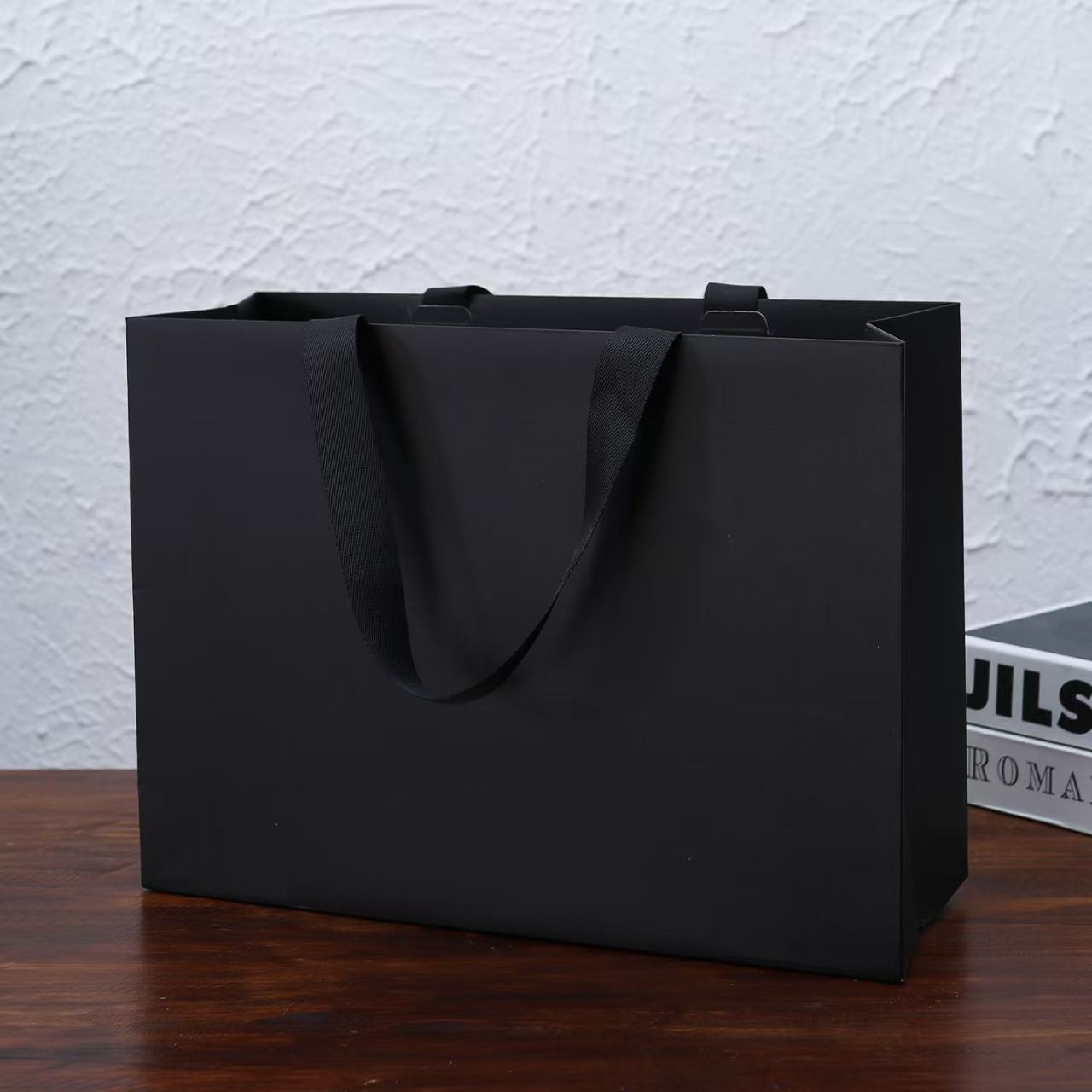 tienda de ropa bolsas de mano personalizadas de alto nivel lujo ligero estilo salón de belleza tienda de ropa de mujer bolsas de regalo bolsas de papel personalizadas logotipo impreso