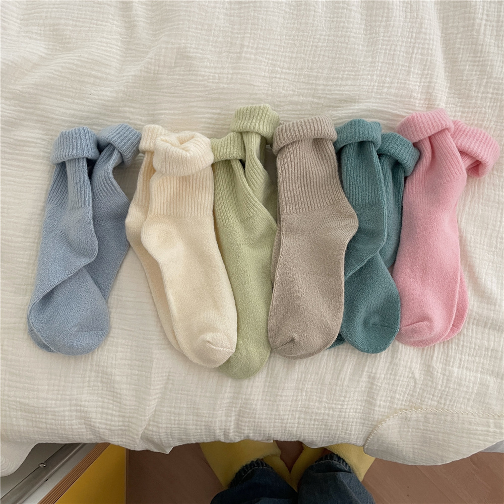 Women's Simple Style Solid Color Wool Polyacrylonitrile Fiber Crew Socks A Pair display picture 1