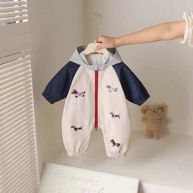 Spring baby clothes, double-layered onesie windbreaker, super cute spring and autumn coat for one-year-old babies, outdoor wear.