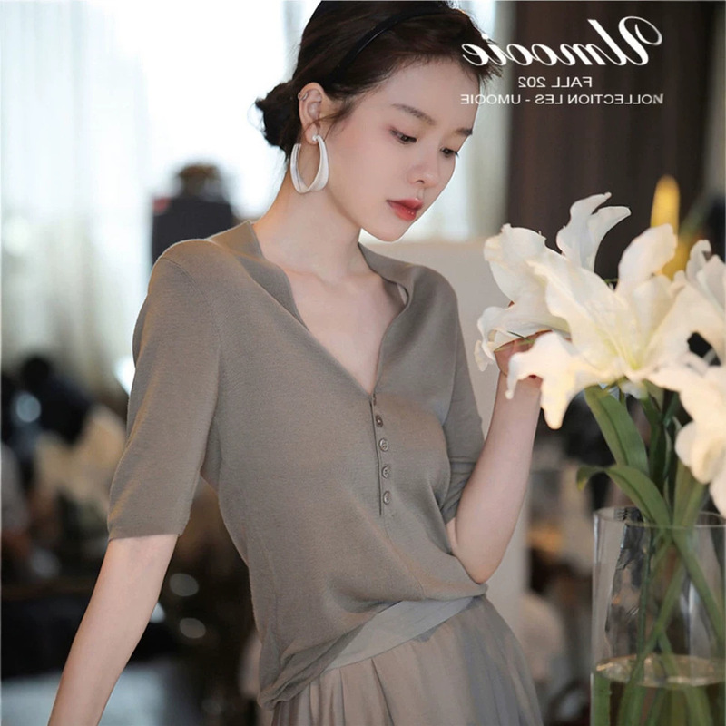 Ice Silk + German Yangzi Yarn Fine Wool 16-Gauge Knit V-Neck Thin Short-Sleeve T-Shirt in a Mature Style