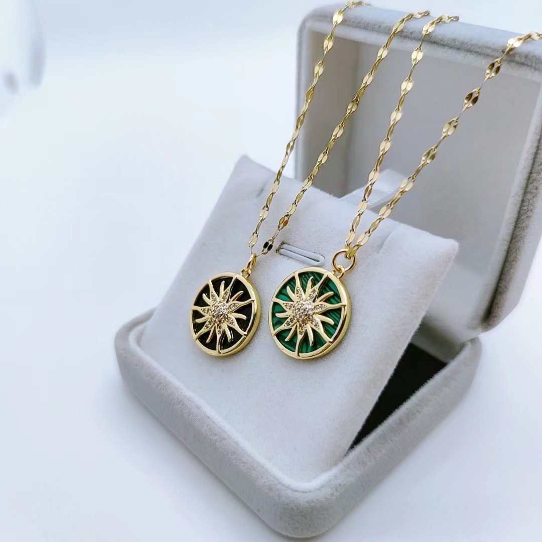 Unisex Retro Simple Style Round Flower Titanium Steel Zircon Necklace Stainless Steel Necklaces_colorza_5