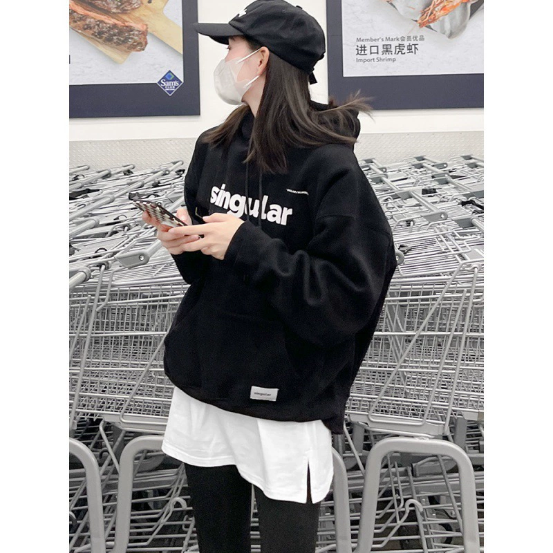 Маленькая пердная занавеска с поддельным подолом зимой