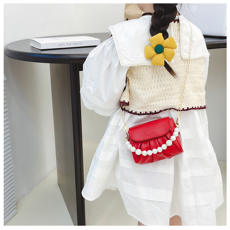 Girl'S Small Pu Leather Solid Color Cute Pearls Square Magnetic Buckle Crossbody Bag display picture 13