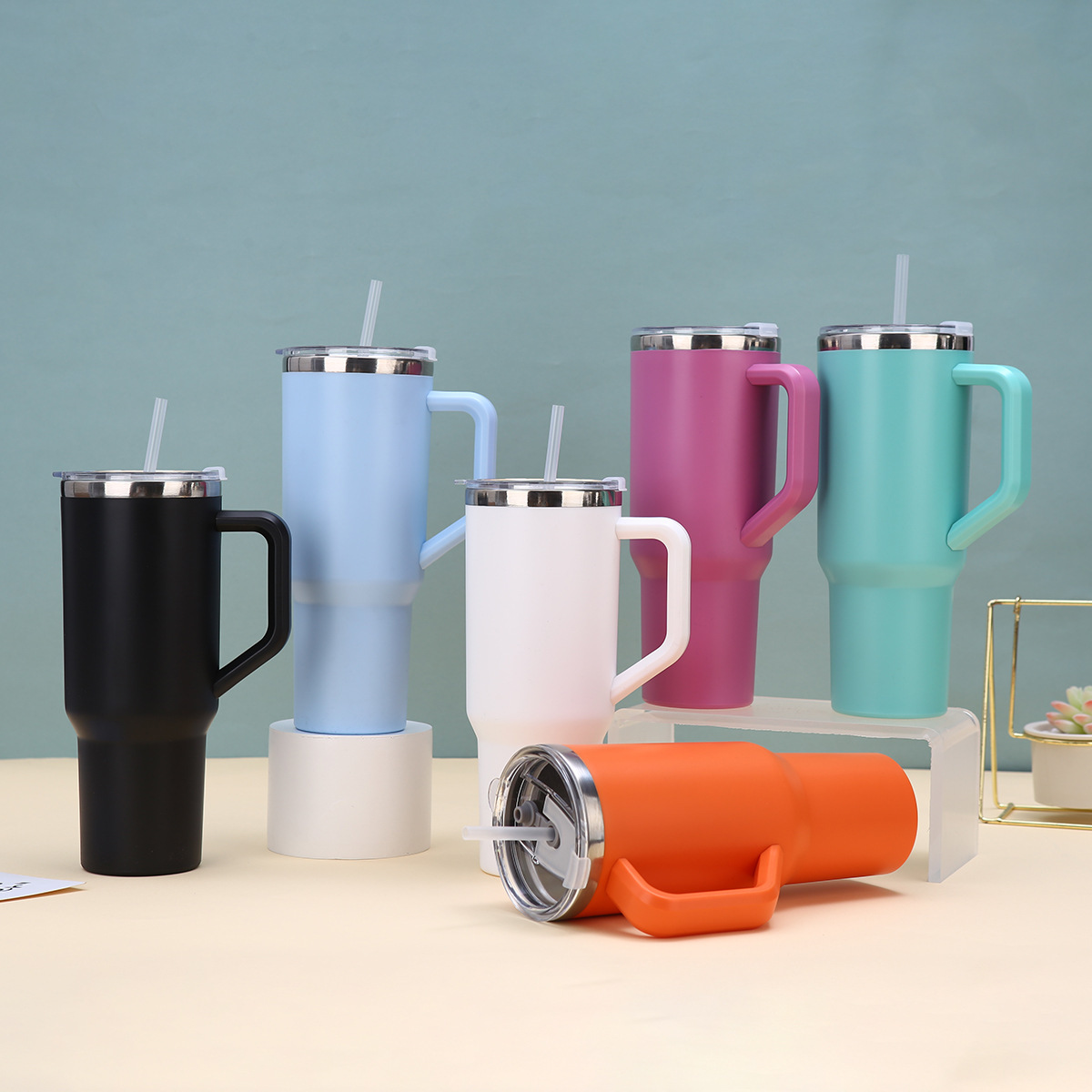 Nuevo conjunto de cinco piezas de acero exterior de plástico 40oz taza de hielo de gran capacidad taza de paja de color sólido taza de mango portátil