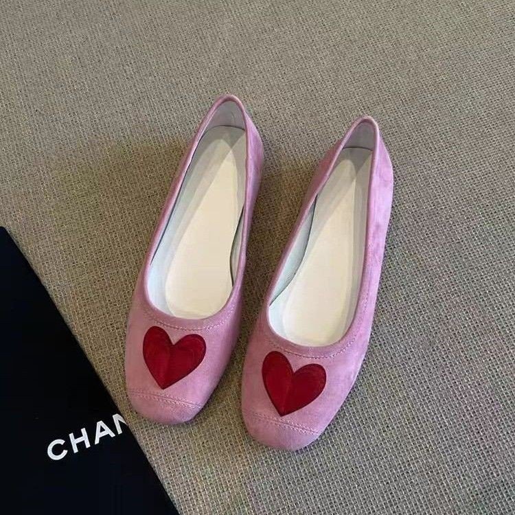Nuevos zapatos de cabeza redonda plana de amor de la abuela con un pedazo de pie poco profundo encantador viaje diario para reducir la edad zapatos para mujeres