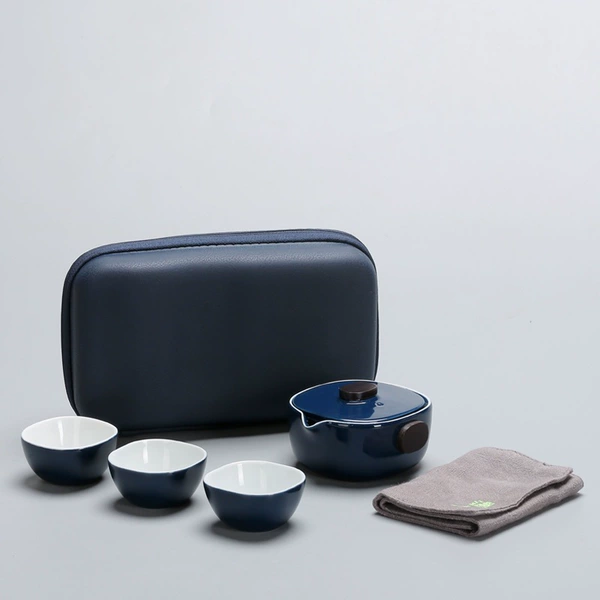 One pot of three cups of blue blue