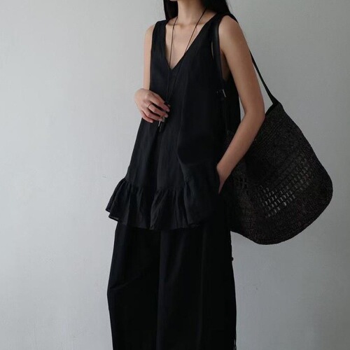 New 2025 European High-Quality Summer Versatile Slimming Sleeveless Tank Top Women's Loose Slimming Top Trendy
