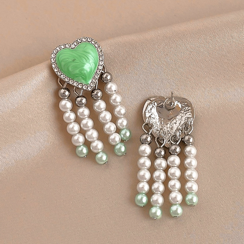 Fashion Retro Drop Oil Rhinestone Heart-shaped Pearl Tassel Copper Earrings display picture 3