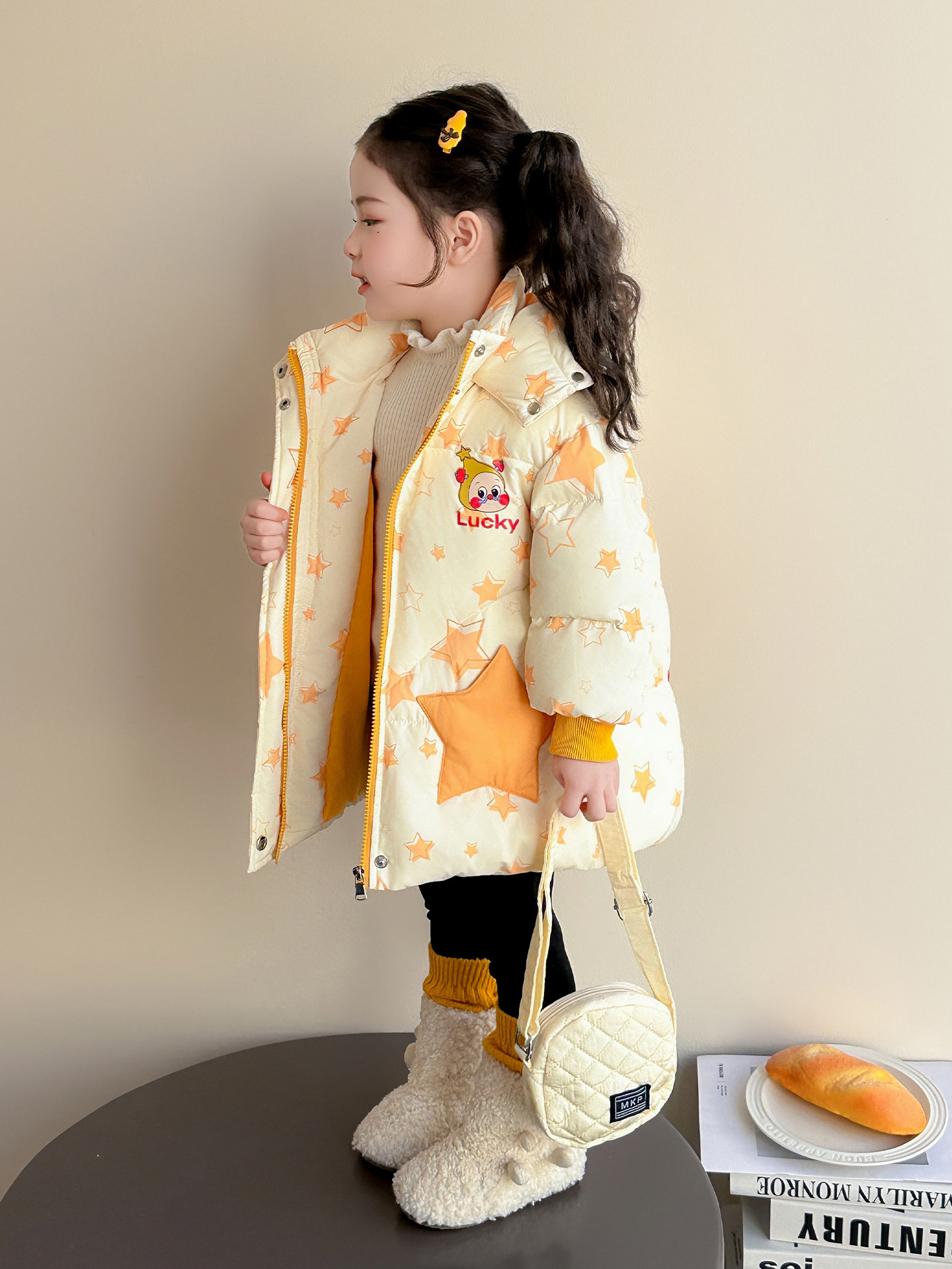 Chaqueta de plumón de niñas invierno 2025 nueva princesa bebé de caricatura ropa de invierno mediana y larga para niños chaqueta de camisa blanca