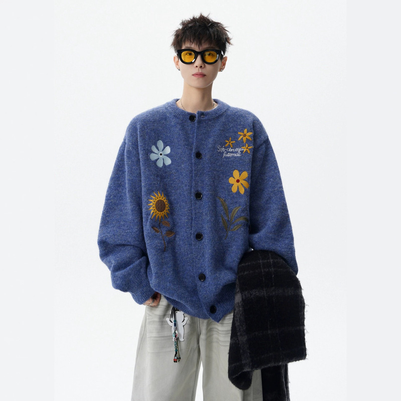 Trendy floral embroidered cardigan sweater for men, autumn retro casual knitwear, high street versatile couple's outerwear Trendy floral embroidered cardigan sweater for men, autumn retro casual knitwear, high street versatile couple's outerwear