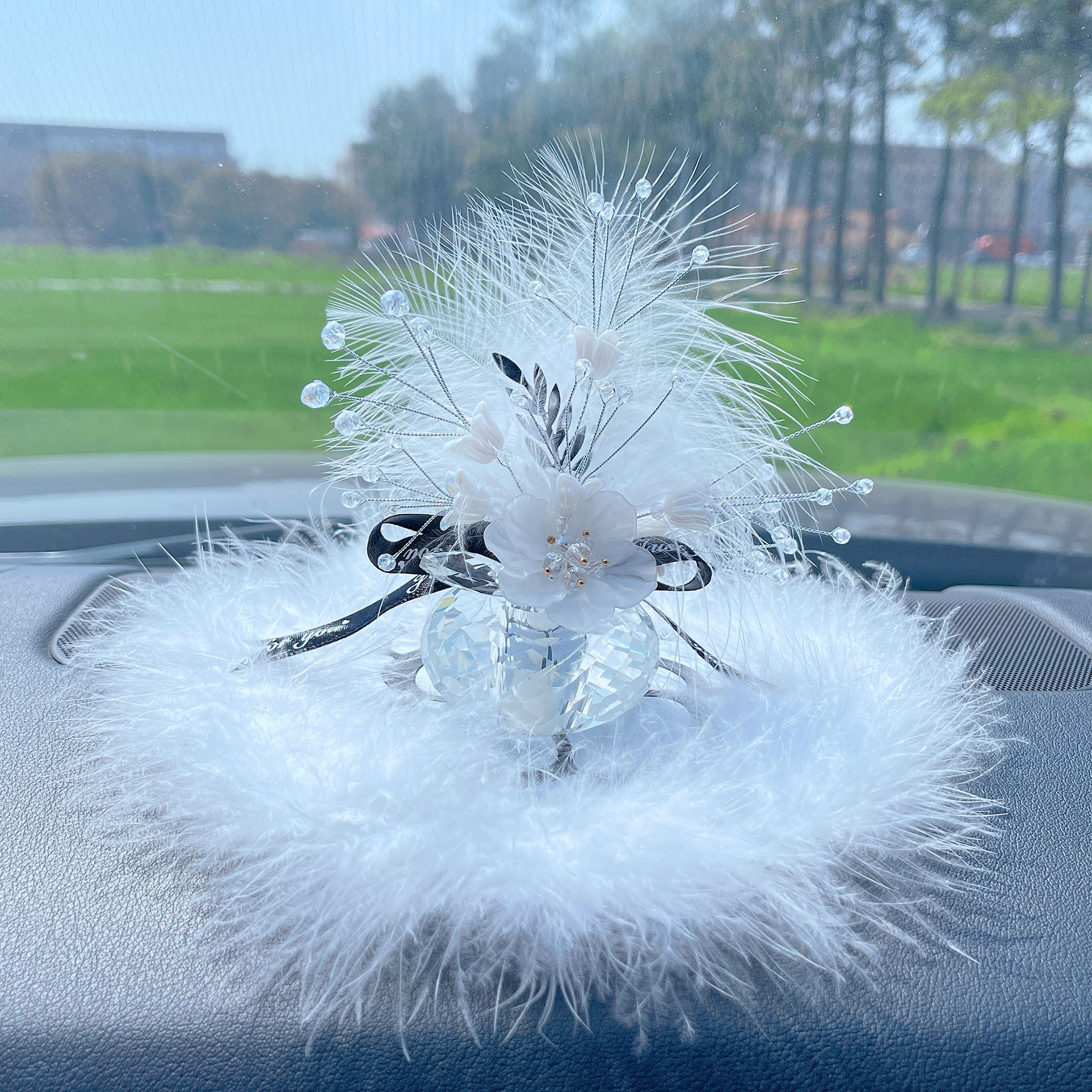 [Flower Feather] Car Ornaments Flower Feather Car Center Console Decorative Swing Table Car Crystal Car Supplies Women