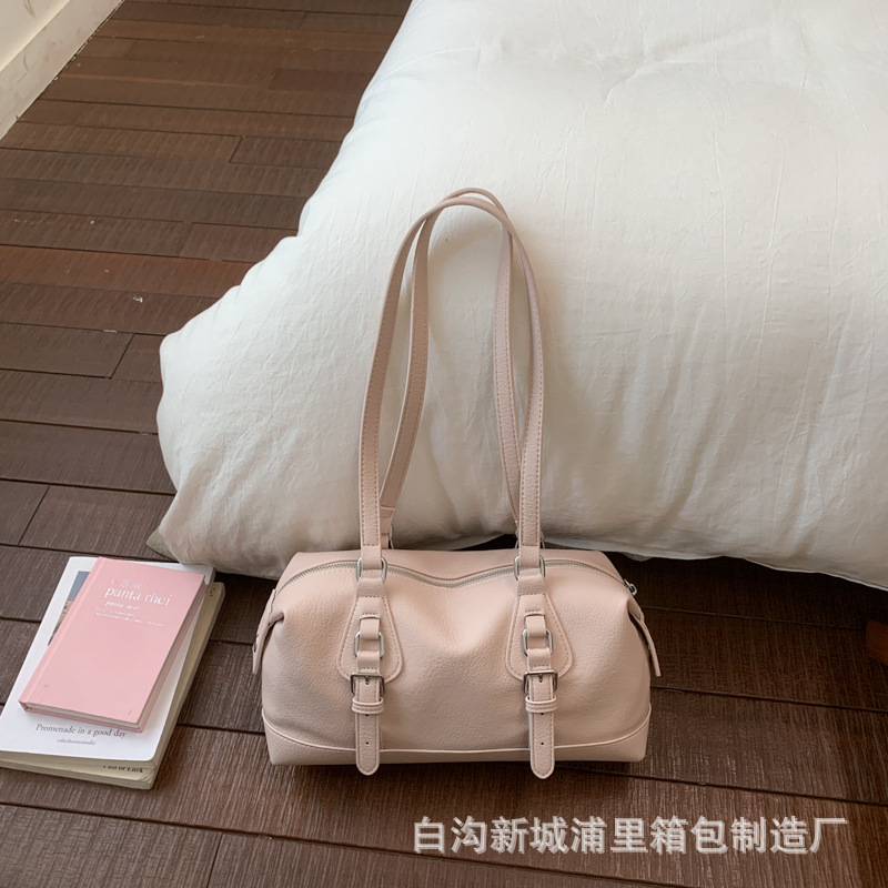 Bolsas de bolos de cuero suave de estilo extranjero, bolsas de brazales de diseño de tendencia, bolsas de viaje frescas para el trabajo.