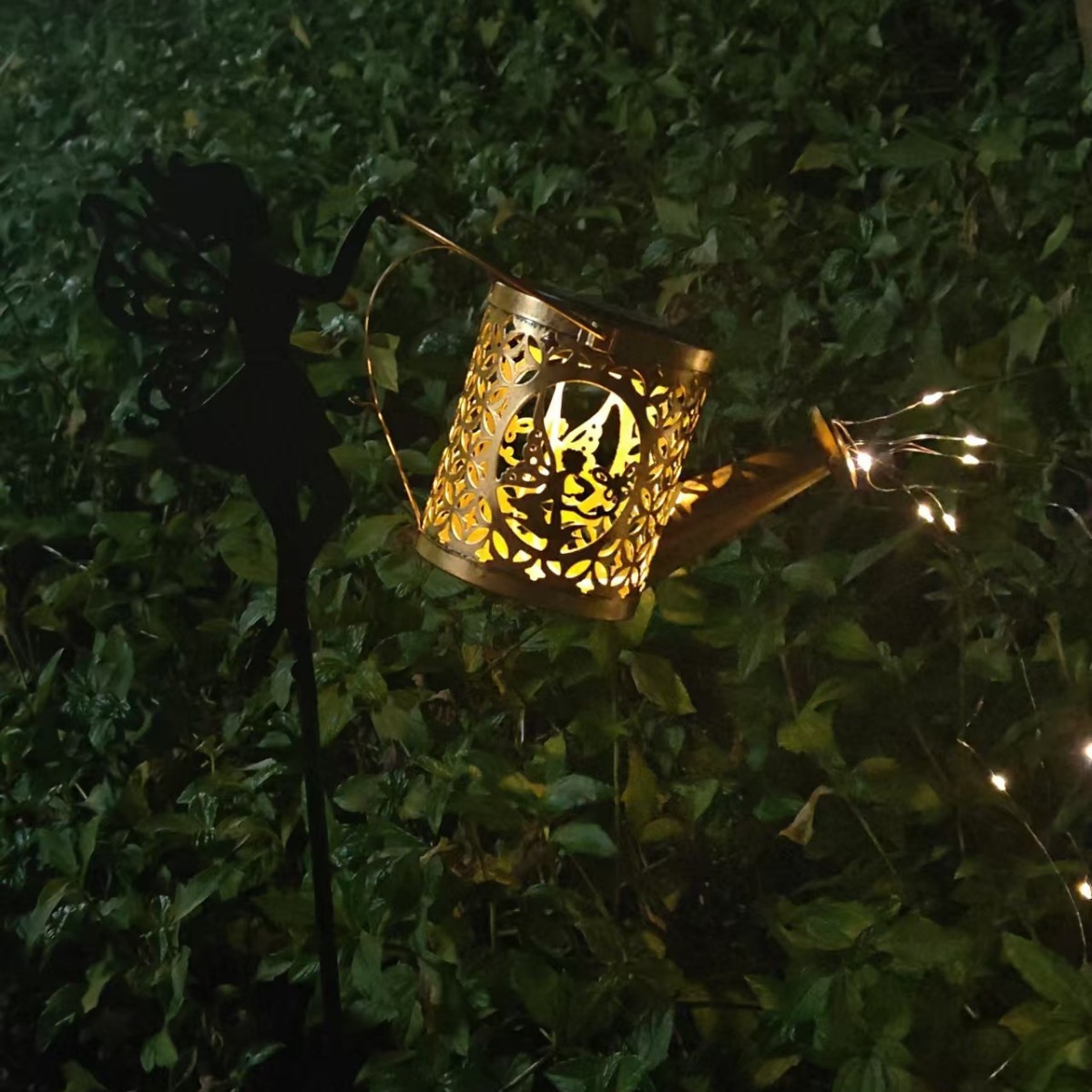 跨境太阳能天使水壶灯户外景观灯铁艺镂空草坪灯流水灯led灯防水