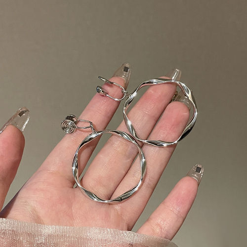 Sweet and Cool Girl | Distinctive Circle Painless Mosquito Coil Earrings for Girls without Piercings, High-End Sense of Exaggeration