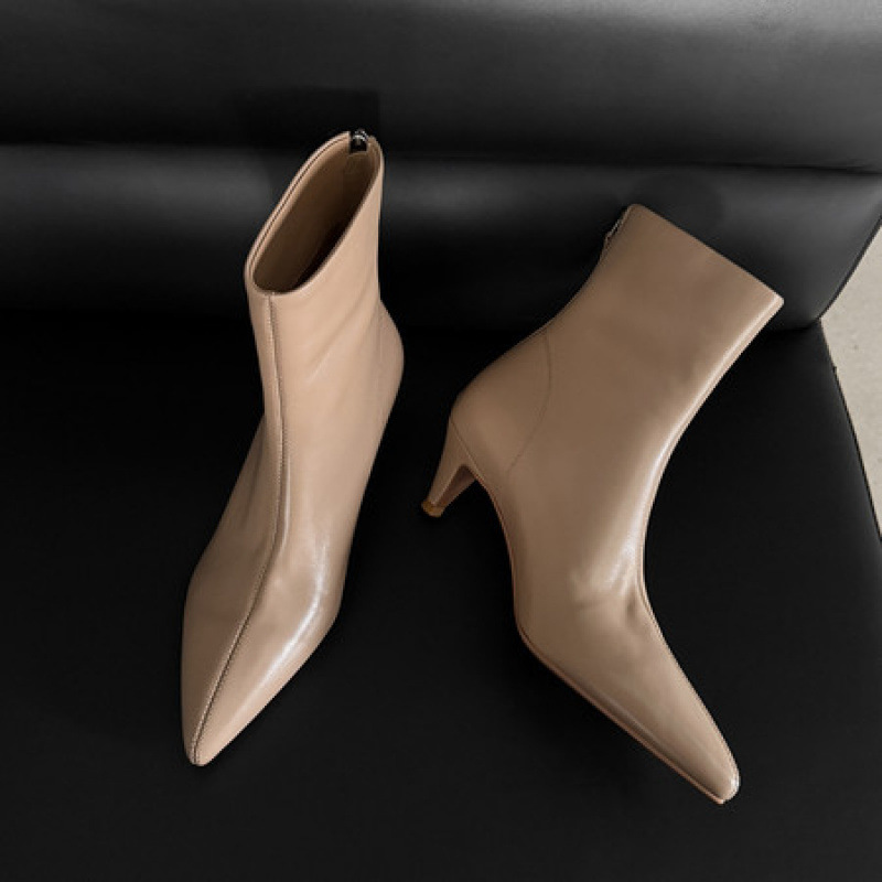 2026 Korean-style ankle boots in a flattering, milky yellow color, featuring a pointed toe, cat heel, and a wide-leg design, perfect for autumn and winter. These are genuine leather, slim-heeled, and short boots 2026 Korean-style ankle boots in a flattering, milky yellow color, featuring a pointed toe, cat heel, and a wide-leg design, perfect for autumn and winter. These are genuine leather, slim-heeled, and short boots