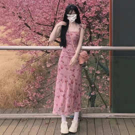 粉色吊带碎花连衣裙女夏季2025新款仙女气质修身显瘦收腰长款裙子