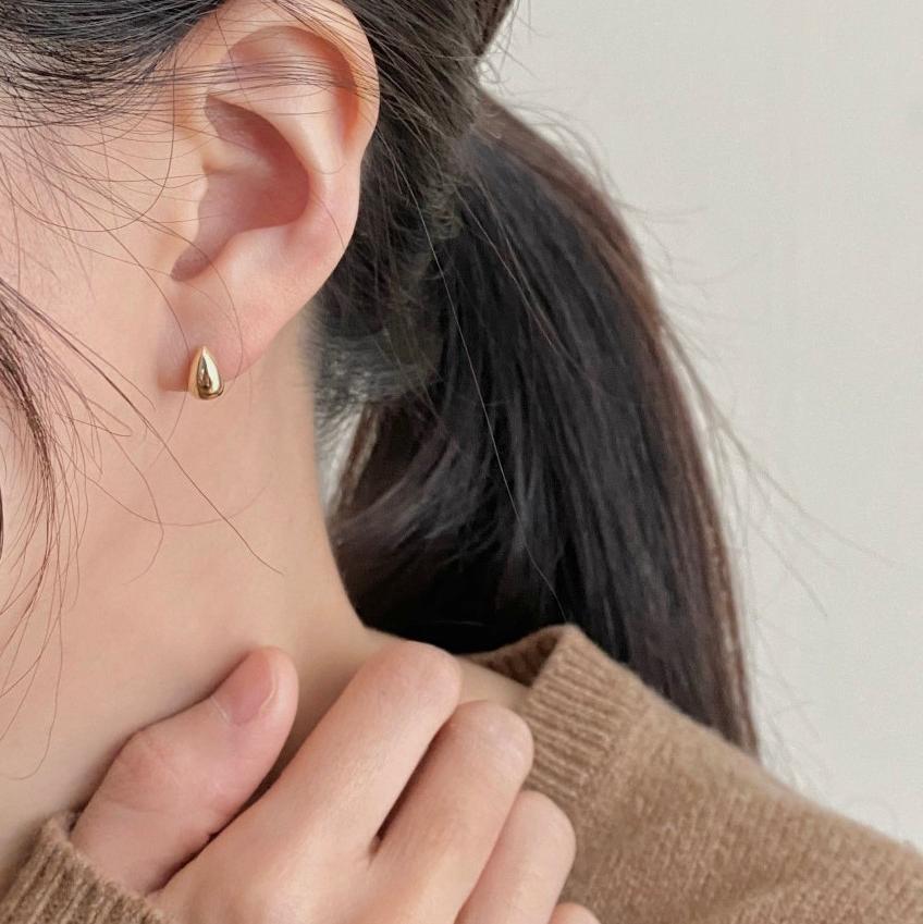 1 Pair Quantity 1 Pair 925 Sterling Silver Water Droplets Ear Studs