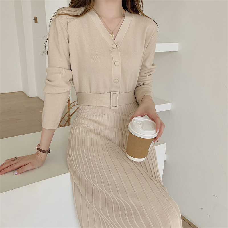 2025 New Autumn and Winter Korean Style V-Neck Single-Breasted Lace-Up Waist Slimming Look Pleated Knitted Long Dress for Women