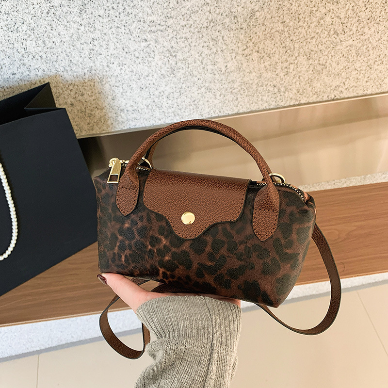 2026 New High-End Leopard Print Trendy Women's Handbag, Versatile Shoulder and Crossbody Bag for Women, Niche Women's Bag
