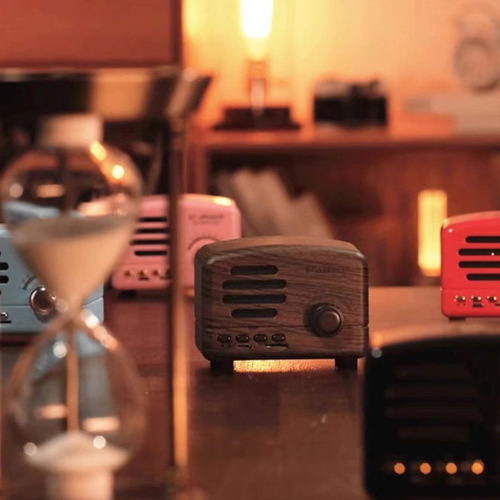 BT01 Bluetooth speaker retro audio nostalgic mini cute girl heart card new souvenir creative design