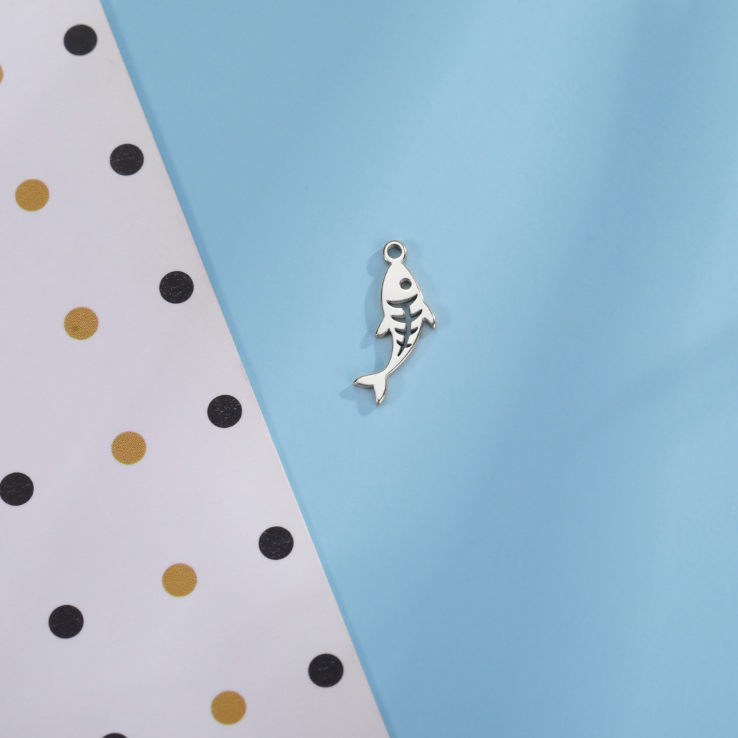 1g Weight Pendant Jewelry Making Type DIY Jewelry Accessories Classification 1 Piece Quantity 304 Stainless Steel Material Spider, Fish, Whale Pattern All Seasons Season Plating Design Simple Style Style 1 Piece 304 Stainless Steel Spider Fish Whale Pendant 19