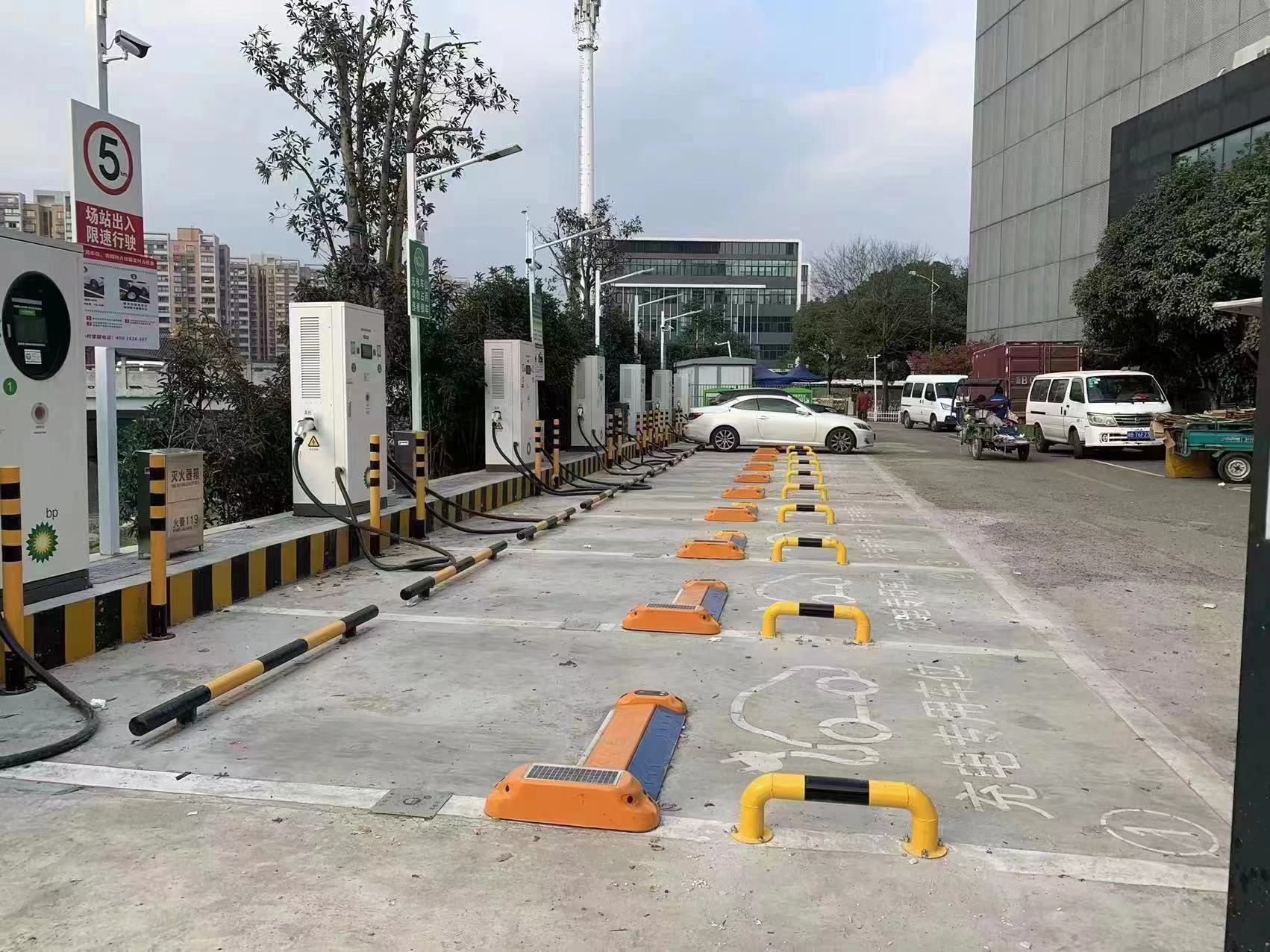 Charging pile intelligent ground lock new energy license plate recognition machine anti-fuel vehicle occupancy scanning code charging shared parking lock