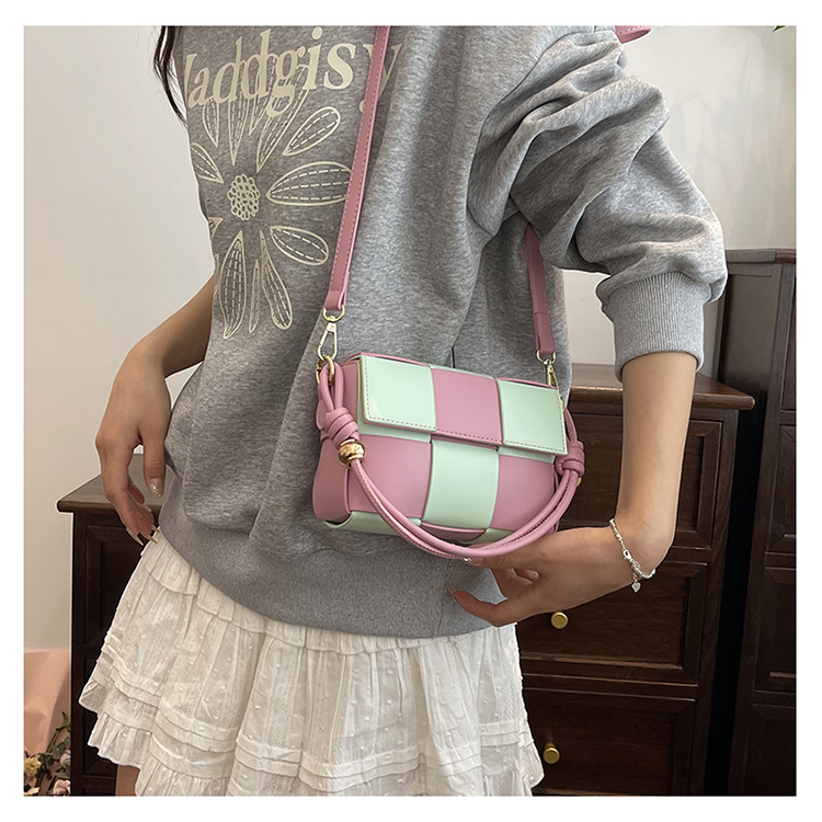 Women's Medium Pu Leather Color Block Vintage Style Magnetic Buckle Handbag display picture 5