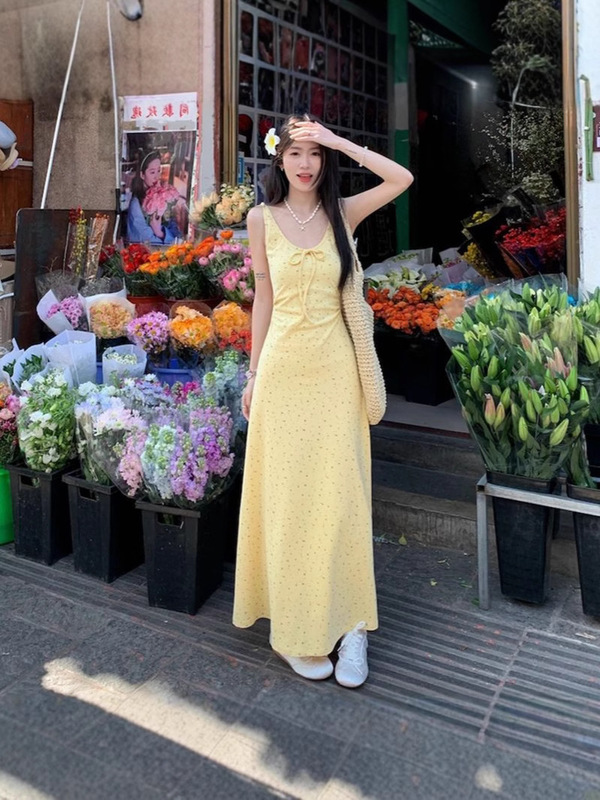 黄色碎花吊带连衣裙女装夏季别致绝美海边度假风收腰沙滩裙|undefined