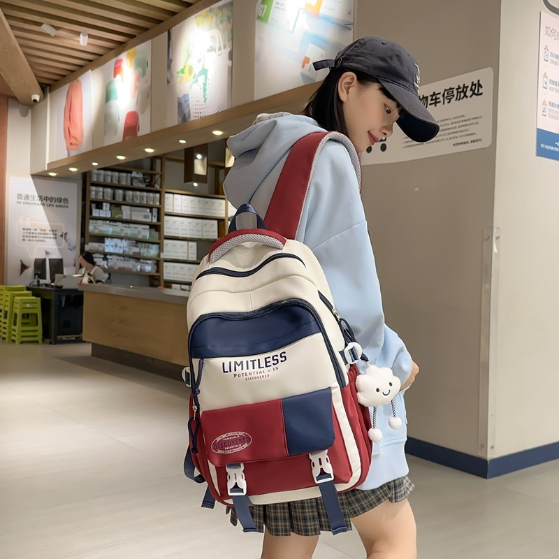 Mochilas escolares de alto valor facial nuevas estudiantes de primavera 2025 moda ligera y viajes al aire libre de gran capacidad con bolsos de hombro