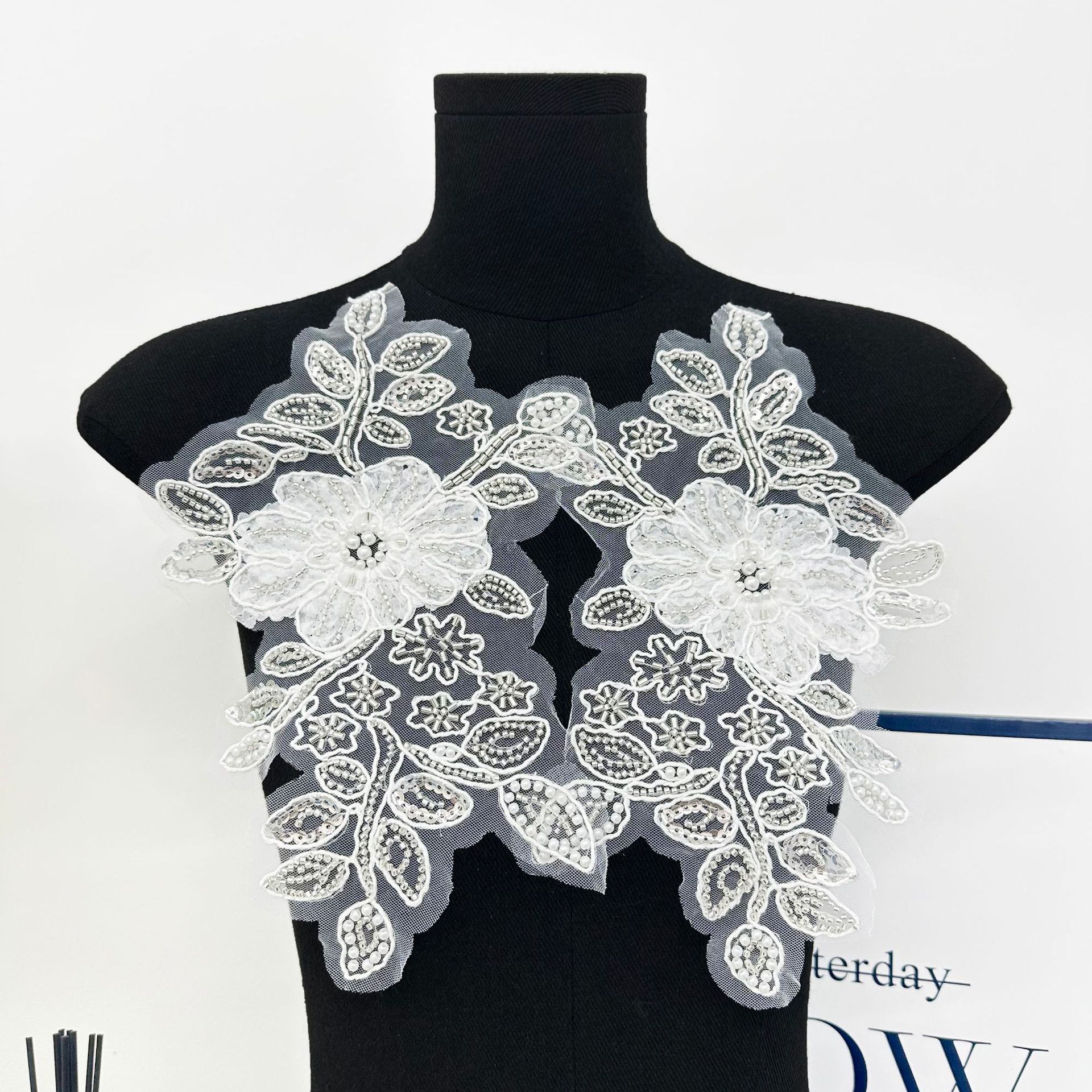 Blanco encaje bordado pegatinas de encaje floral vestido de boda DIY accesorios multi-tamaño floral mariposa decoración simétrica image 13