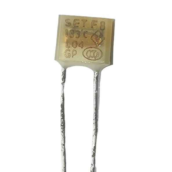 供应F8 133度1A温度保险丝 方形 热熔断器 热保护器 温保 热保