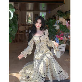 法式复古方领波点长袖连衣裙女秋冬2025新款蕾丝拼接收腰显瘦长裙