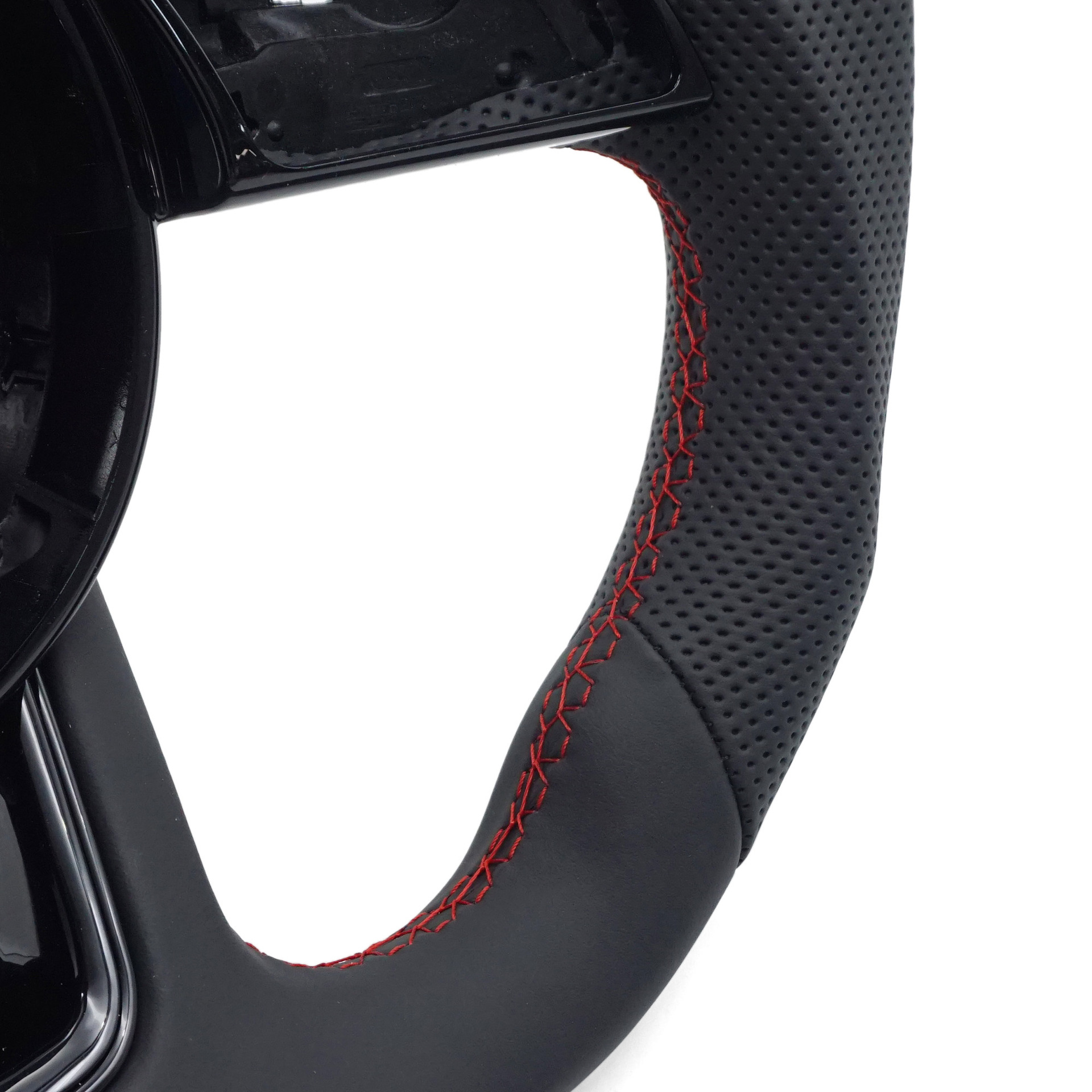 Suitable for Audi A4B9 S model, semi-perforated red stitching, red center mark, no paddle shifters, no buttons, steering wheel base